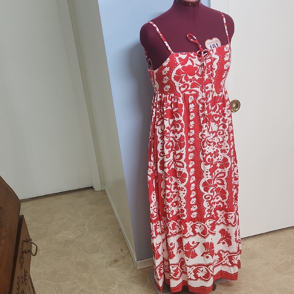 Pretty Red And Whitw Floral Dress